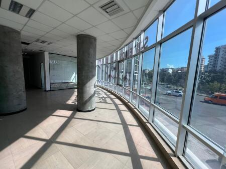 Commercial space for rent on Kavaja Street