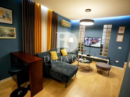 Shitet apartament 2+1 tek Shallvaret