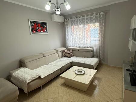 Tek Hygeia Shitet Apartament 2+1+2 I Mobiluar