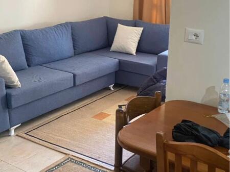 Apartament 1+1 me qira – Rruga e Barrikadave, Qendër Tiranë!