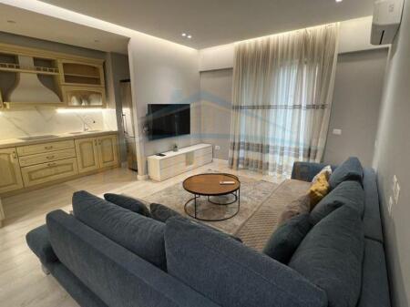 Shitet, Apartament 2+1+2, Rruga e Barrikadave, Tiranë