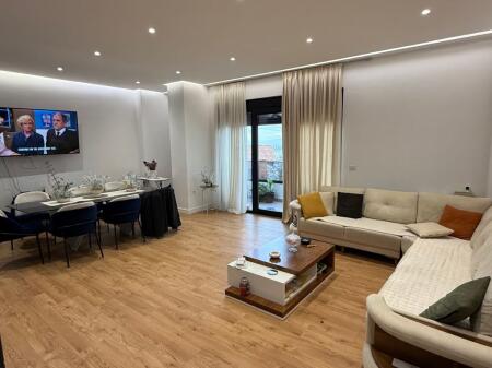 Tek Vilat Alexandros, Shitet Apartament I Investuar Me Cmim Okazion 1640 Euro/m²!