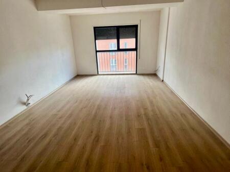 📣 QERA Ambient Zyre 👉 Apartament 2+1+2+🅿️ 📍 Prane Bulevardit Te Ri 🛣️ Rruga "Filip Jano" ✨
