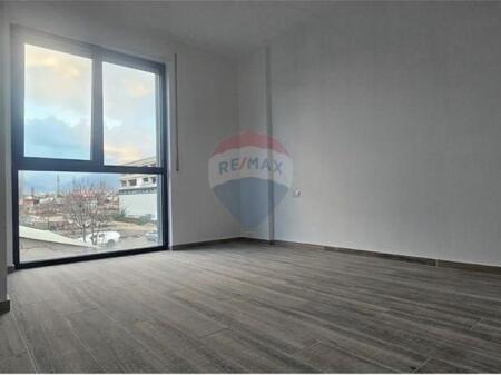 Shitet Apartament 1+1+ballkon +garazh tek Tirana Entry