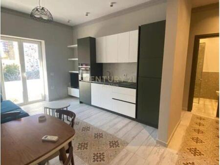 Jepet me qira 2+1 te Hotel Colosseo. 800 € /Muaj Sip. Totale  65m2