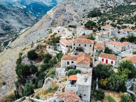 Shitet Ndertese + Truall ne Qeparo Fshat