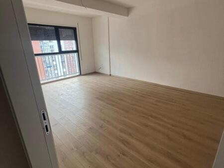 🏢 JEPET ZYRË ME QERA📍 Bulevardi i Ri💶 Çmimi: 690 EUR / muaj (i përfshirë parkimi)