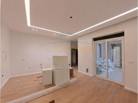 Shitet, Apartament 1+1, Rruga Eduard Mano, Liqeni i Thate, Tiranë.