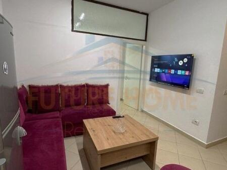 Shitet, Garsoniere e konvertuar ne 1+1,Unaza e Re, Tiranë.