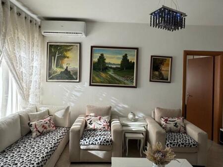 Shitet Apartament 1+1, Fresk