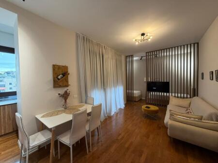 Apartament 1+1 per qira tek Rruga e Brrikadave.