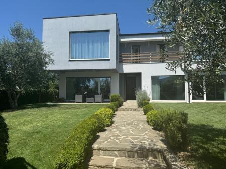 Jepet me Qira Vilë Luksoze në Rezidencë Private – Zona TEG | Long Hill