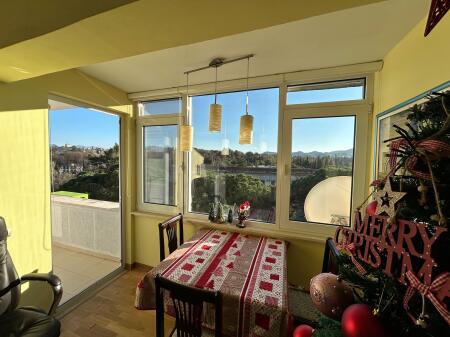 Qera 2+1 , super Pamje , liqeni Tiranes