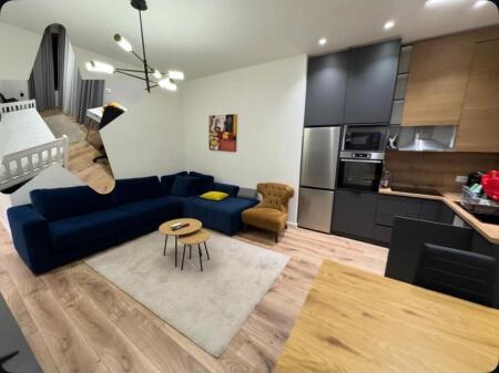 apartament 2+1 me qira prane Komunes se Parisit