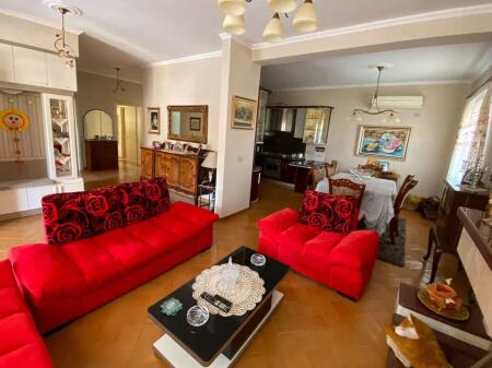 Jepet me qira apartament — për banim Prane muzeumit, Qender, Durrës