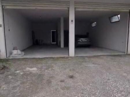 Jepet Magazine me qera ne Bathore Kamez