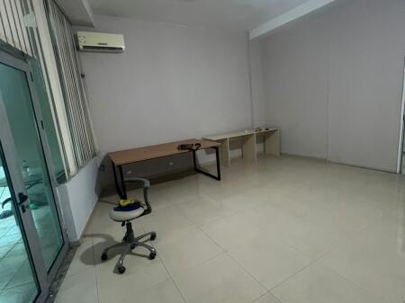 OFROHET ZYRE ME QIRA TEK KOMUNA E PARISIT