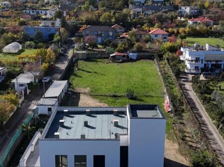 Service unit + land for rent in Berzhitë!!