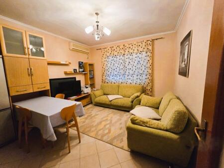 Apartament 2+1 per shitje ne zonen e  Pazarit te  Ri!