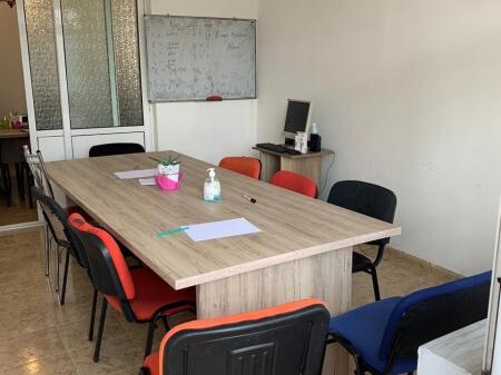 Zyre me qera tek Kryqzimi i 21 Dhjetorit