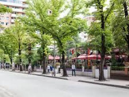 Commercial unit for sale, ground floor in the area of the former Blloku, behind LSI !