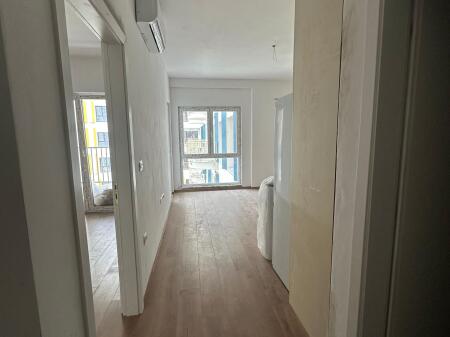 JEPET APARTAMENT 1+1 ME QIRA ZOGU I ZI