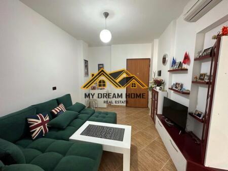 SHITET APARTAMENT 1+1 NE DURRES PRANE UJSJELLES KANALIZIME!