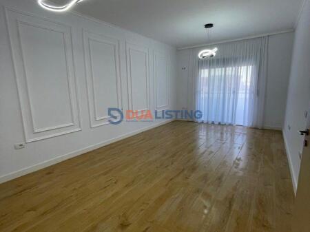 Shitet apartament 2+1 në Astir, pranë Hotel Roland !