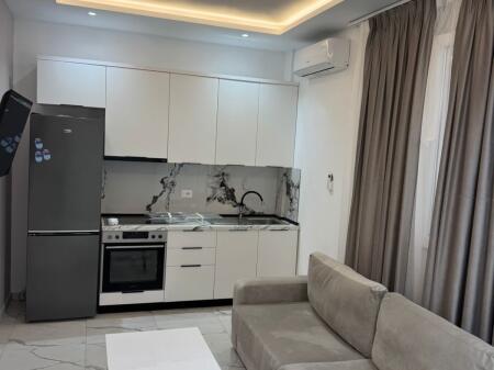 Jepet me qera apartament 1+1 te  5 Maj,Pas Concord Center