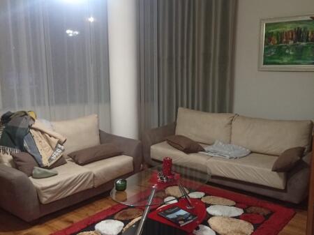 🏠 Jepet me Qera Apartament 2+1 tek Pazari i Ri