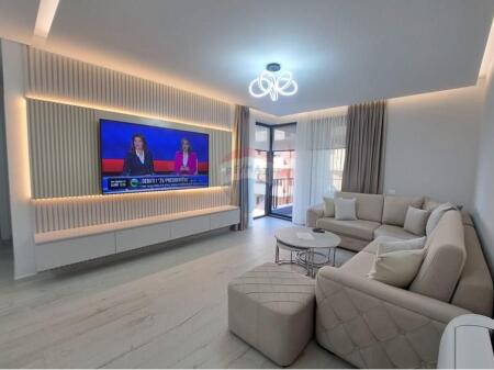 🏡 Apartament Luksoz për Shitje –   Lungomare, Vlorë