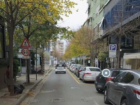 JEPET DYQAN ME QIRA NE BLLOK BUZE RRUGE KRYESORE