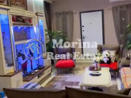 Shitet Vile nje kateshe, te Blloku Vasil Shanto, 150000 Euro