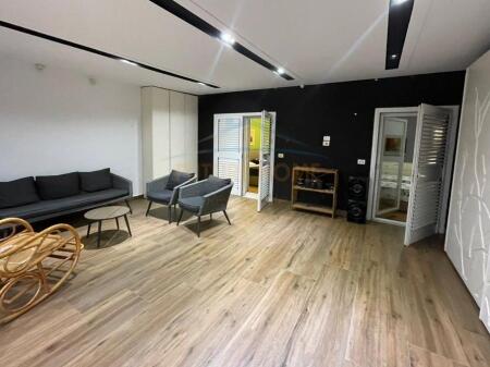 Qera, Apartament 2+1+2, Kristal Center, Komuna e Parisit, Tirane