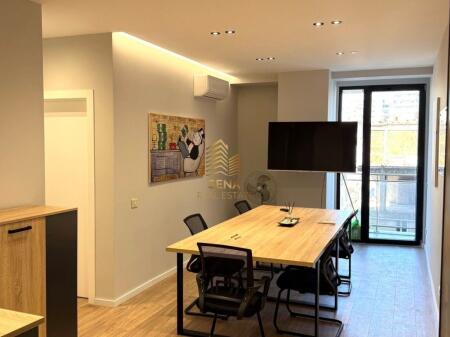 Qira, Ambient per zyra,1+1+blk,Golden Tower, Mine Peza ,700 Euro /Muaji