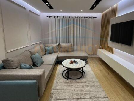 Qera Okazion - Apartament i mobiluar 2+1 tek Oxhaku ne Tirane