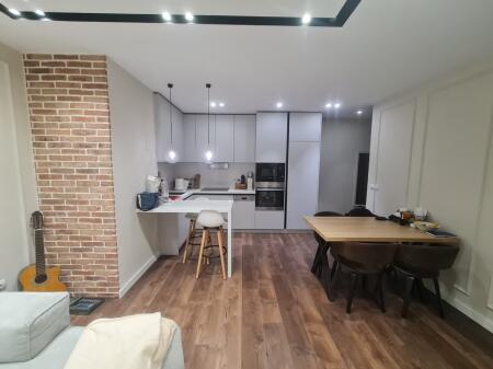 🏡 Apartament 1+1 me Qira – Pallatet Çabej, Yzberisht
