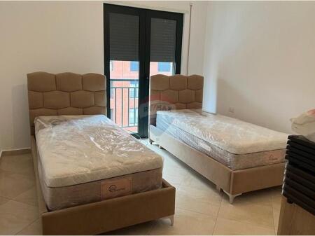 Jepet apartament 3+1 per qira te Green City !