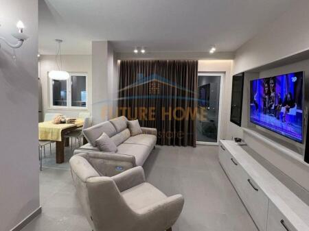 Affitto, Appartamento 1+1 presso Komuna e Parisit