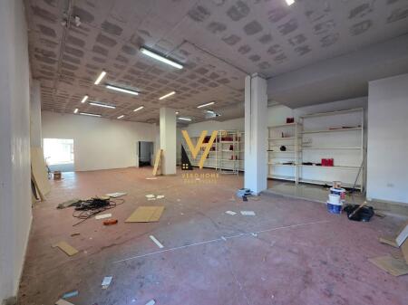 GIVE 300 M2 WAREHOUSE FOR RENT AT CASA ITALIA 1,950 EURO