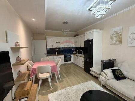 Shitet apartament 2+1 ne shkoze