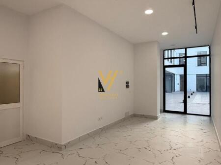 JEPET AMBIENT KOMERCIAL 38 M2 ME QIRA TE RRUGA MINE PEZA 900 EURO