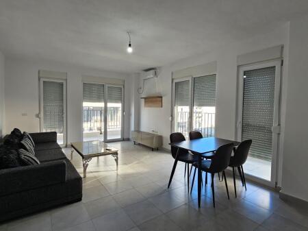 🏡 Affittasi appartamento 2+1+2 📍 Via 5 Maji, Tirana💶 Prezzo: 500 € / mese