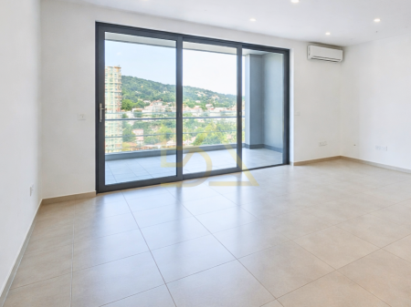 Shitet apartament në Tiranë.