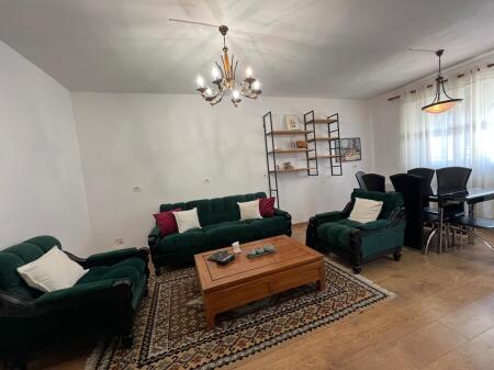 Jepet me qira Apartament 1+1, Pazari i Ri, Tiranë