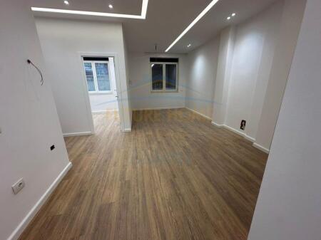 Shitet, Apartament 1+1, Rruga Eduard Mano, Liqeni i Thate, Tiranë. 140,700 €