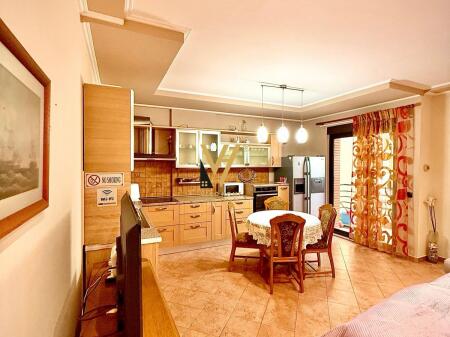 JEPET GARSONIERE 35 M2 ME QIRA NE QENDER 55.000 LEKE