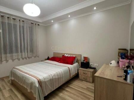Jepet me qira apartament 2+1 në zonën Lulishtja 1 Maji