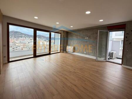 Qira, Ambient per zyra, Hilton Garden Inn Tirana.