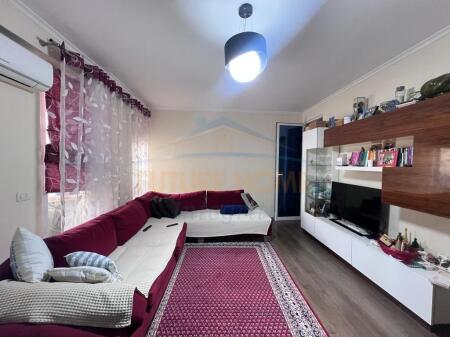 Shitet, Apartament 2+1, Zogu i Zi, Tiranë.